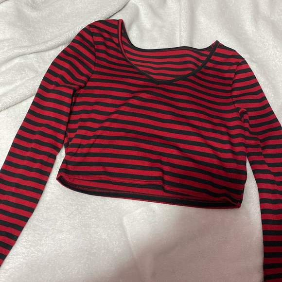 Grunge striped crop tee from SHEIN - Picture 1 of 1